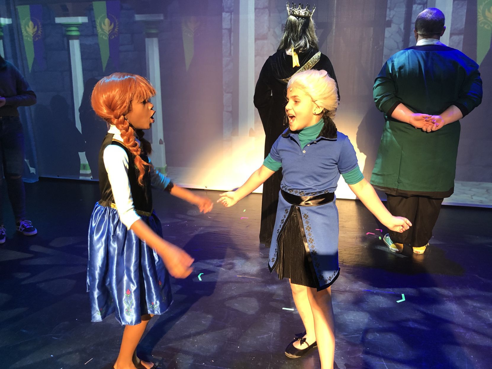Frozen Young Anna and Elsa